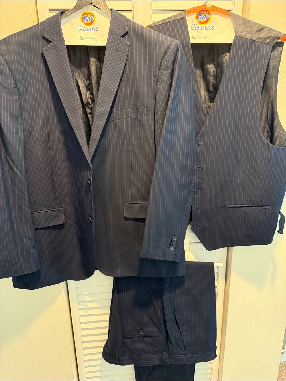 Men's Navy Pinstripe 3-Piece Suit, 48R with 42R Pant, inseam 30.